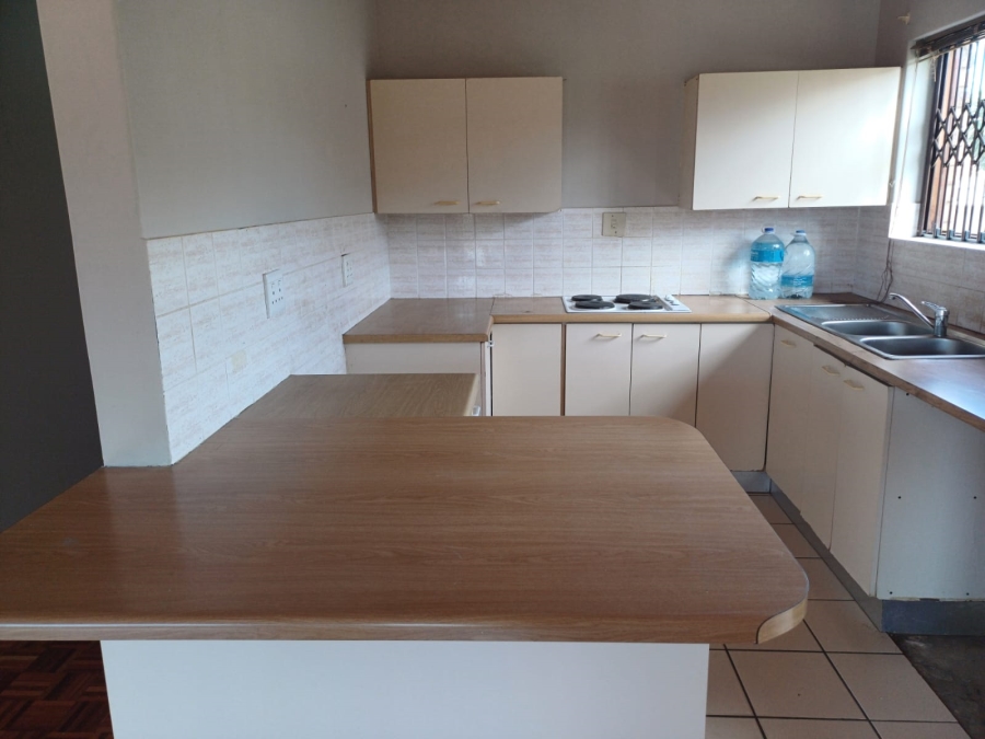 To Let 3 Bedroom Property for Rent in Wavecrest Eastern Cape